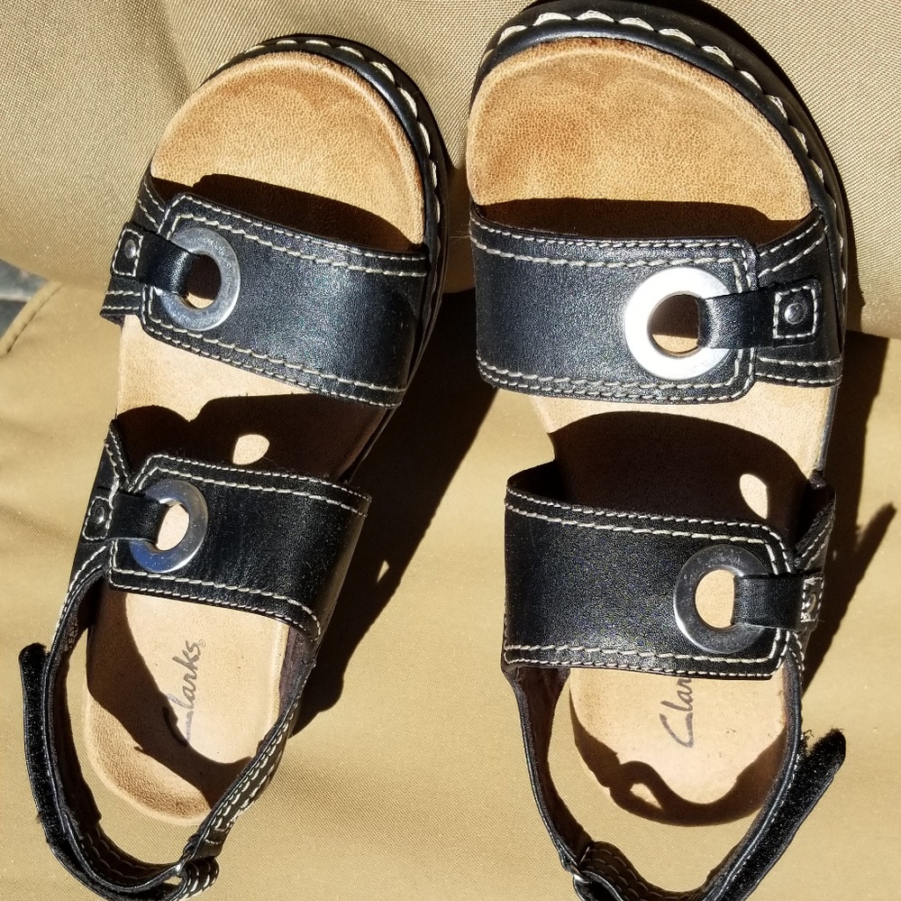 Clarks Lexi Birch 6M blk,  metal, velcro straps